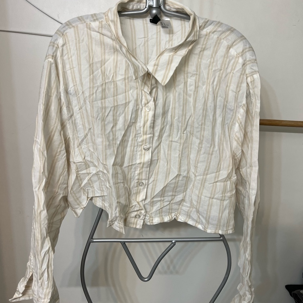 Divided H&M long sleeve button down crop top